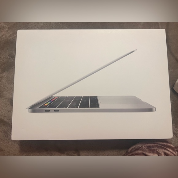 Macbook Pro 13 inch with Touchbar - Picture 1 of 6